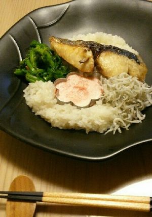 SAKURAホイップon SAWARA丼-レシピのメイン写真