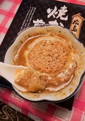 広島土産焼き牡蠣煎餅の煎餅オニグラ-レシピのメイン写真