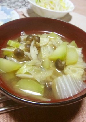 ブロッコリーの茎のお味噌汁-レシピのメイン写真