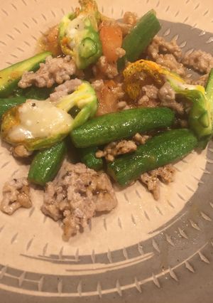ズッキーニの花と挽き肉のソテー-レシピのメイン写真