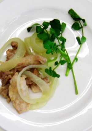 鶏もも肉のワイン蒸し★玉ネギも一緒に♪-レシピのメイン写真