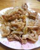 Pork and bean sprouts stir-fried with oyster sauce
