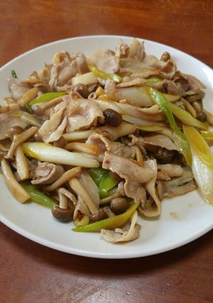 ☆豚バラ肉としめじのよせ鍋つゆ炒め☆-レシピのメイン写真