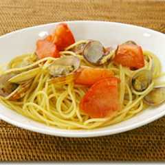 รูปของ 旨味たっぷり！あさりとトマトの和風パスタ