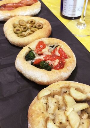 全粒粉でいろいろミニフォカッチャ（ピザ）-レシピのメイン写真