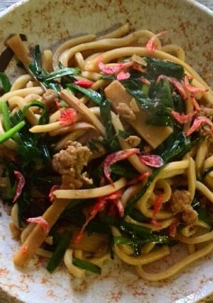 鶏ひき肉とにらの焼きうどん-レシピのメイン写真