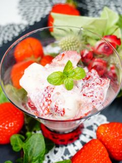 【苺とバニラアイス】美味しい食べ方-レシピのメイン写真