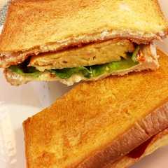 รูปของ 【簡単ランチ】卵焼きのトーストサンド♬