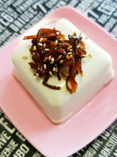 お手軽1品*冷奴に昆布の佃煮乗せ♪-レシピのメイン写真
