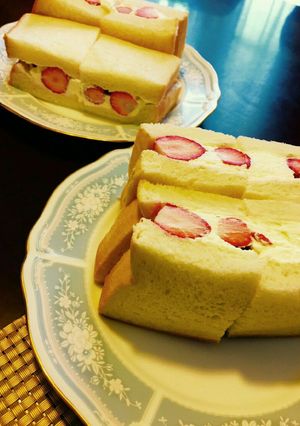 おかめやのパンでいちごサンド*-レシピのメイン写真