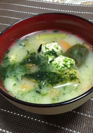 青海苔が決め手！小松菜とおあげの白味噌汁-レシピのメイン写真