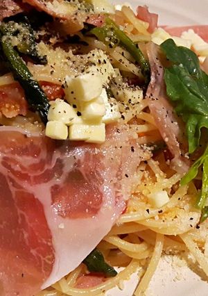 生ハムとほうれん草とトマト少しのパスタ☆-レシピのメイン写真