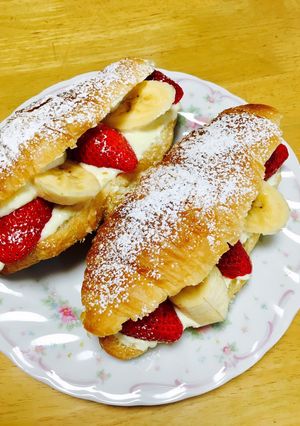 簡単♪クロワッサンサンド♪いちごとバナナ-レシピのメイン写真