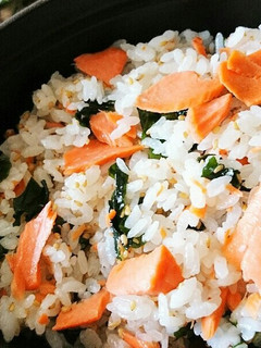 10分で簡単に♪鮭とわかめの混ぜご飯-レシピのメイン写真