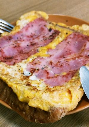 フライパンで簡単ベーコンチーズエッグパン-レシピのメイン写真