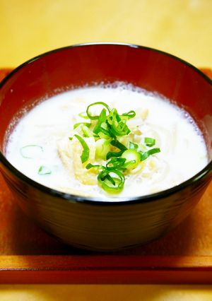 もやし１袋と油揚げ！具だくさん豆乳味噌汁-レシピのメイン写真