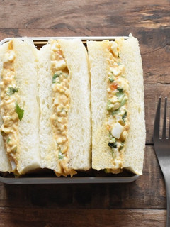 炒め新玉ねぎとパクチーの卵サンド♪-レシピのメイン写真