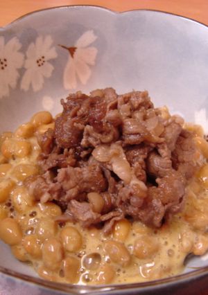 納豆と甘辛く炒めた牛肉を混ぜただけ～。-レシピのメイン写真