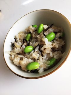 枝豆と塩昆布のもち麦入り混ぜご飯-レシピのメイン写真