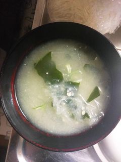 玉ねぎとワカメの味噌汁☆-レシピのメイン写真