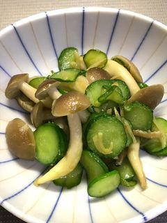 しめじとキュウリのしょうが炒め-レシピのメイン写真