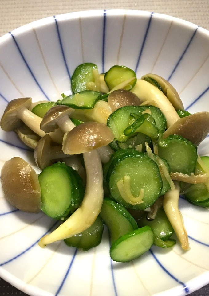 しめじとキュウリのしょうが炒め-レシピのメイン写真