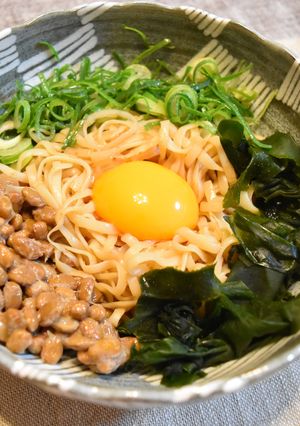 ダイエット★しらたきで作る納豆釜玉うどん-レシピのメイン写真
