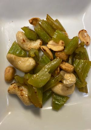 セロリとナッツ炒め-レシピのメイン写真