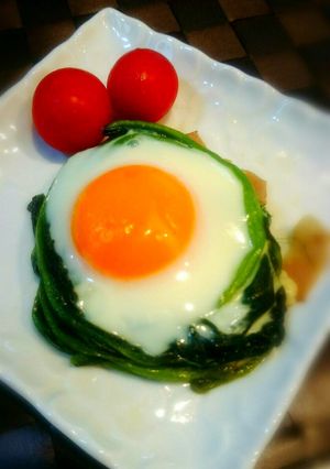 ほうれん草とベーコンでココット風目玉焼き-レシピのメイン写真