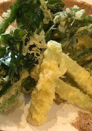 山ウドと菜花の天ぷら 梅昆布塩添え-レシピのメイン写真