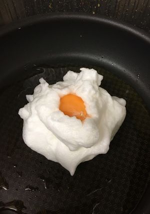 卵1個で巣ごもり風目玉焼き 雲仕立て-レシピのメイン写真