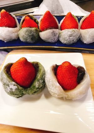 ヨモギで草だんごイチゴ大福-レシピのメイン写真