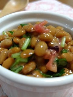 梅肉と三つ葉の納豆~時々揚げ玉~-レシピのメイン写真