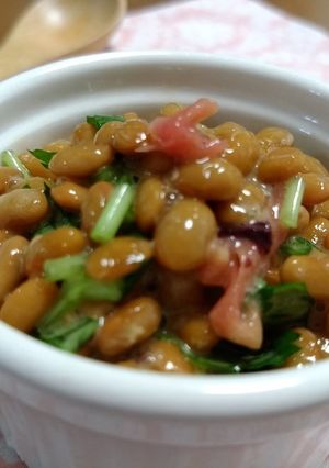 梅肉と三つ葉の納豆～時々揚げ玉～-レシピのメイン写真