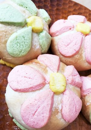 味も本格派 ふんわり花咲くメロンパン-レシピのメイン写真