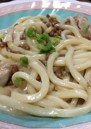 ふきのとうと豚と納豆のパスタ風うどん-レシピのメイン写真