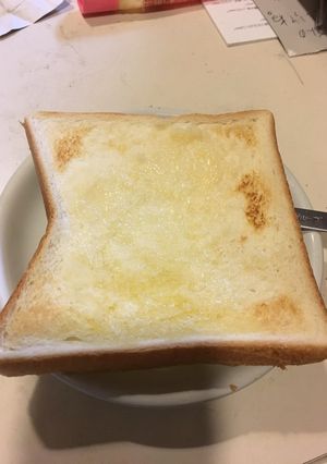 すりにんにく塗って焼いたパン-レシピのメイン写真