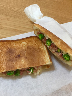 丸ごとオクラとコンビーフのホットサンド-レシピのメイン写真
