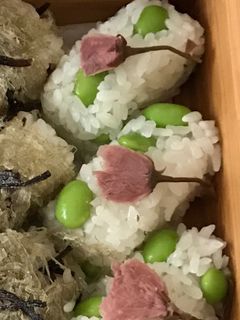 俵型おにぎり♡枝豆と桜 ひな祭り-レシピのメイン写真