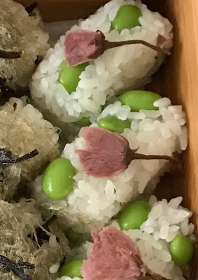 俵型おにぎり♡枝豆と桜 ひな祭り-レシピのメイン写真