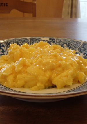 一流ホテルの美味しいスクランブルエッグ-レシピのメイン写真