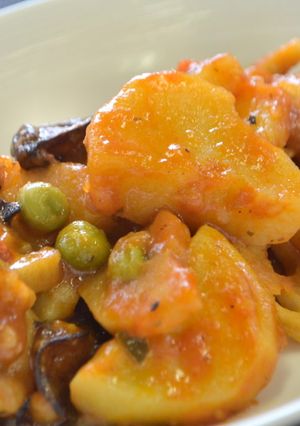 新じゃがと鶏もも肉のトマト煮-レシピのメイン写真