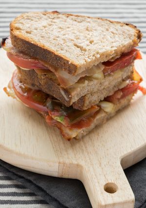 とろーりチーズのトマト＆ベーコンサンド♪-レシピのメイン写真