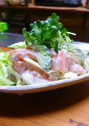 新玉ねぎたっぷりのアボカドサーモンサラダ-レシピのメイン写真