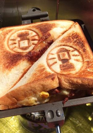 山ごはんコンビーフとコーンのホットサンド-レシピのメイン写真