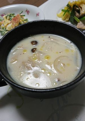 キノコの旨味たっぷりコンソメミルクスープ-レシピのメイン写真