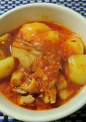 鶏肉とジャガイモのトマト煮込み-レシピのメイン写真