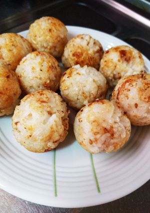 たこ焼き器で♪コロコロ焼きおにぎり♥-レシピのメイン写真