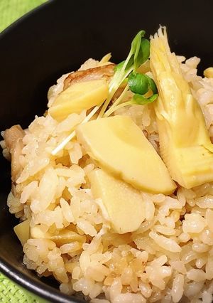 鶏肉でだしいらず☆ごま香る〜たけのこご飯-レシピのメイン写真