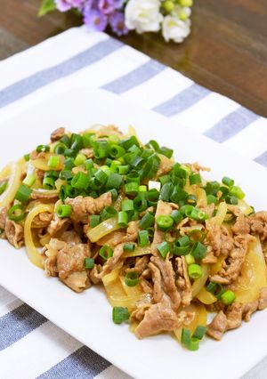 簡単♡豚肉と玉ねぎのバタポン炒め♪-レシピのメイン写真